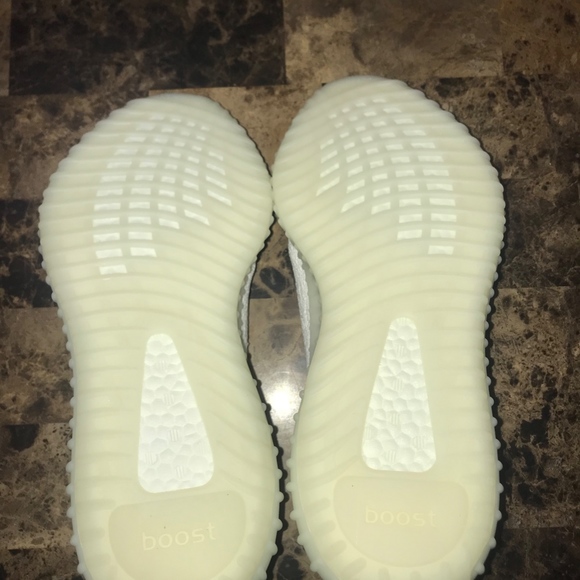 BRAND NEW Yeezy 350 V2 Cream main image 5